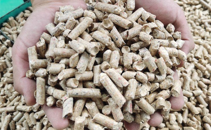 秸稈、鋸末、廢木頭等加工成顆粒狀的生物質(zhì)燃料