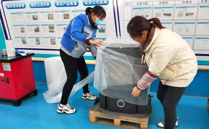 2臺660型號玉米秸稈顆粒機+生物質取暖爐發(fā)往河南