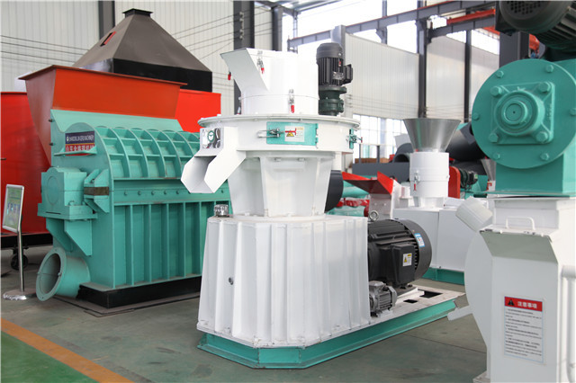 小型秸稈顆粒機(jī)車(chē)間展示